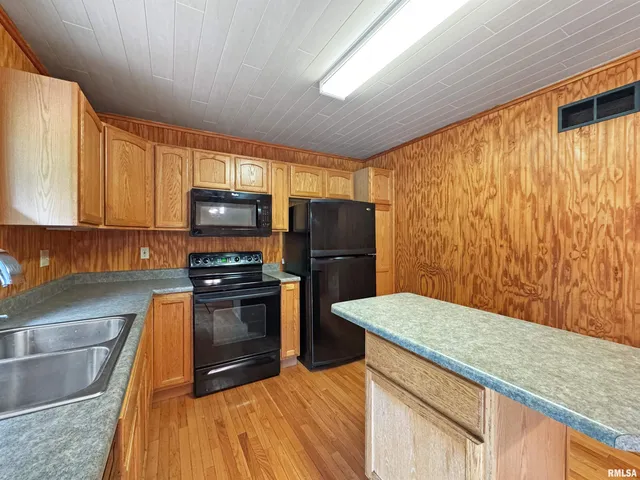 $349,900 | 18196-18200 River Road, Danvers, IL 61732