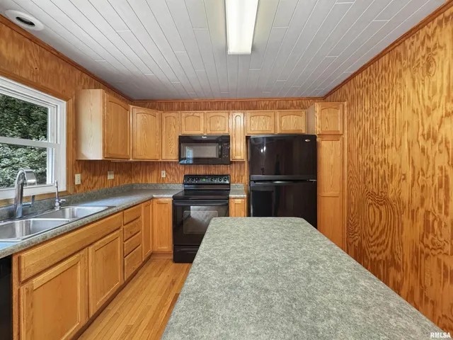 $349,900 | 18196-18200 River Road, Danvers, IL 61732