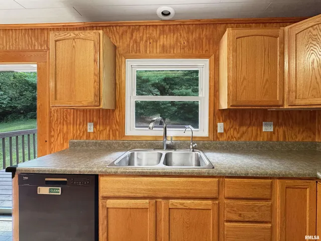 $349,900 | 18196-18200 River Road, Danvers, IL 61732