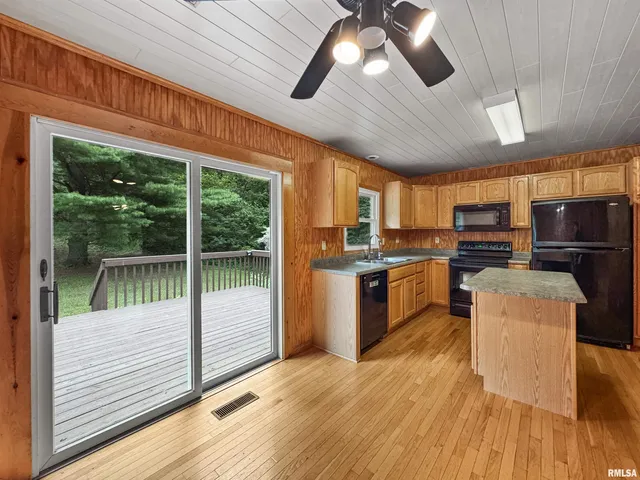 $349,900 | 18196-18200 River Road, Danvers, IL 61732