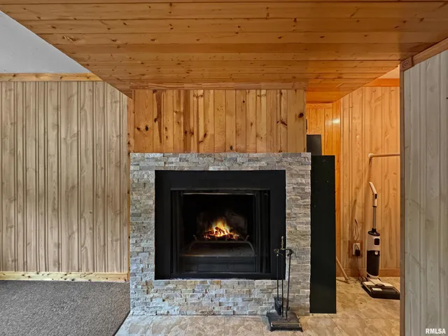 $349,900 | 18196-18200 River Road, Danvers, IL 61732