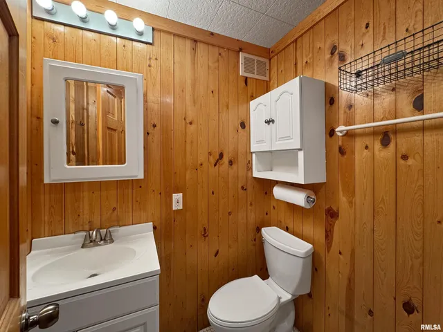 $349,900 | 18196-18200 River Road, Danvers, IL 61732