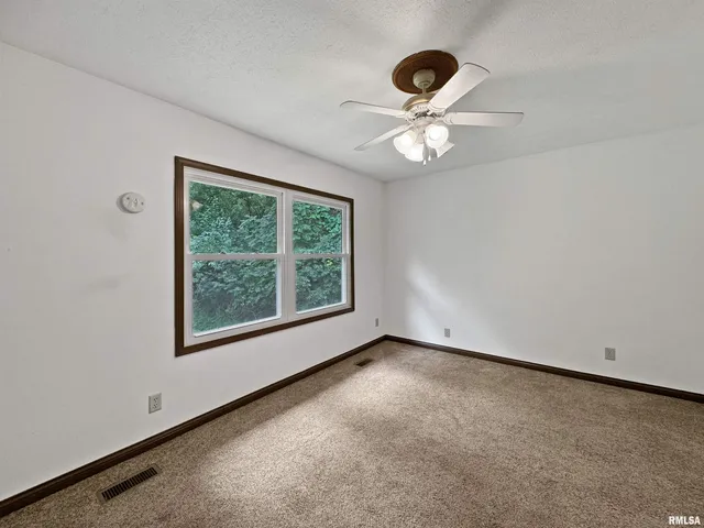 $349,900 | 18196-18200 River Road, Danvers, IL 61732