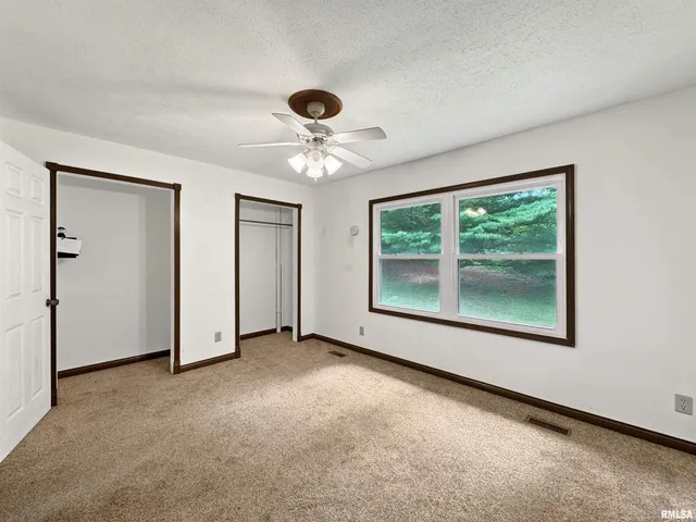 $349,900 | 18196-18200 River Road, Danvers, IL 61732