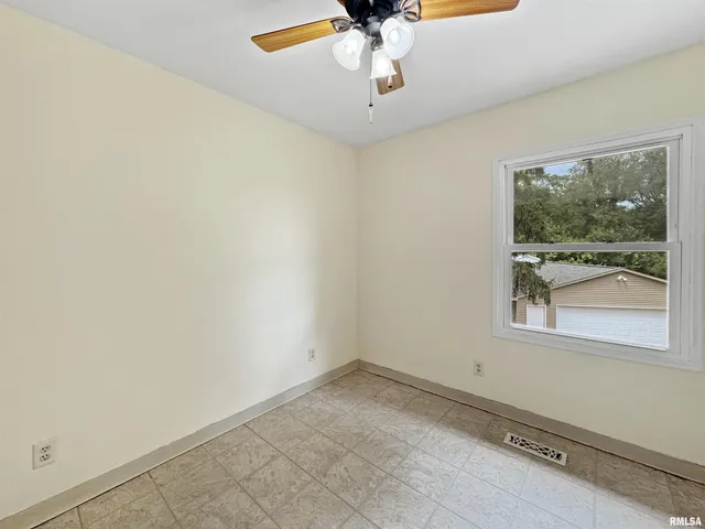 $349,900 | 18196-18200 River Road, Danvers, IL 61732