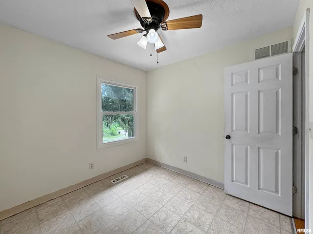 $349,900 | 18196-18200 River Road, Danvers, IL 61732