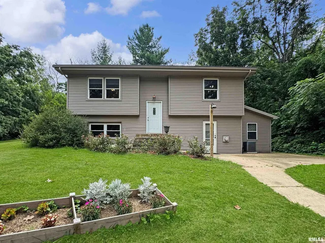 $349,900 | 18196-18200 River Road, Danvers, IL 61732