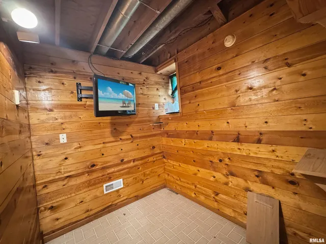 $349,900 | 18196-18200 River Road, Danvers, IL 61732