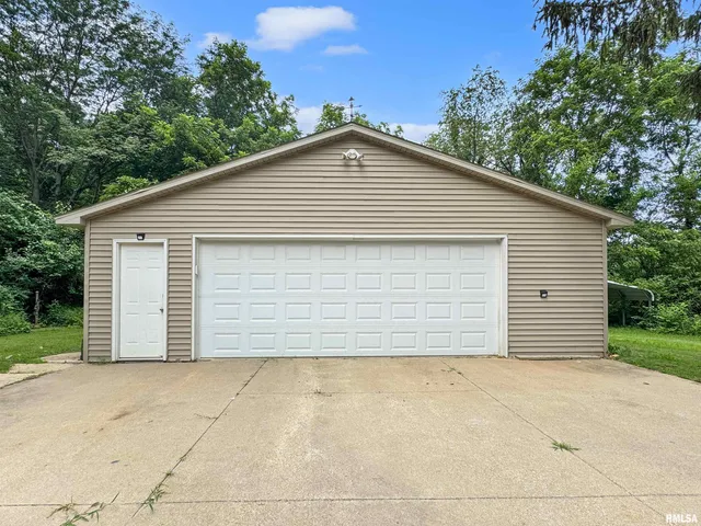 $349,900 | 18196-18200 River Road, Danvers, IL 61732