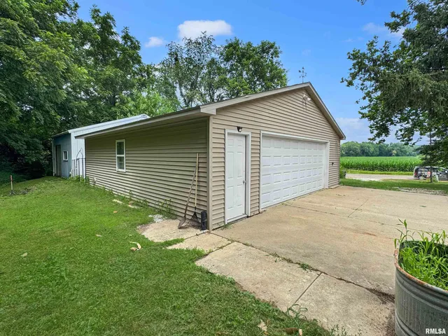 $349,900 | 18196-18200 River Road, Danvers, IL 61732