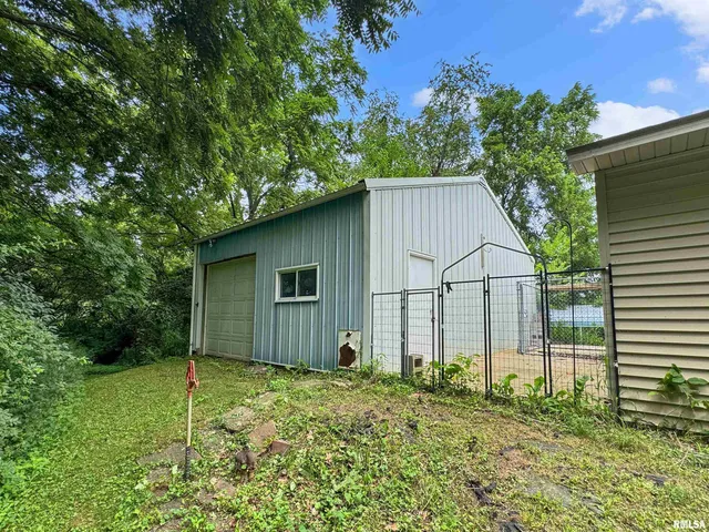 $349,900 | 18196-18200 River Road, Danvers, IL 61732