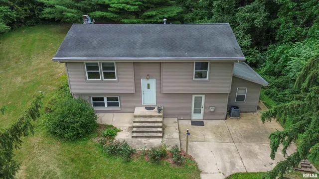 $349,900 | 18196-18200 River Road, Danvers, IL 61732