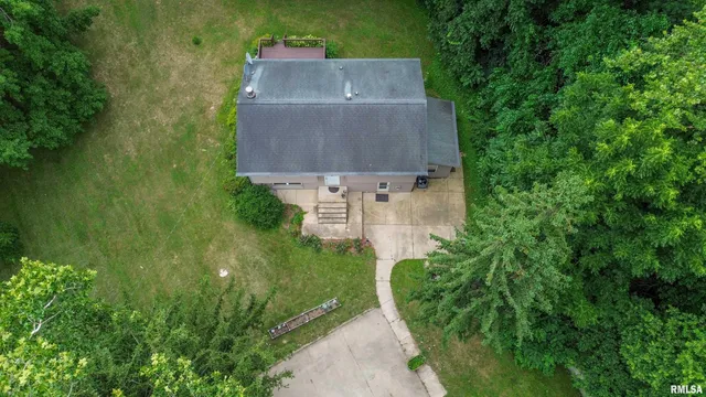 $349,900 | 18196-18200 River Road, Danvers, IL 61732