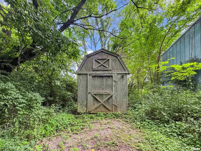 $349,900 | 18196-18200 River Road, Danvers, IL 61732