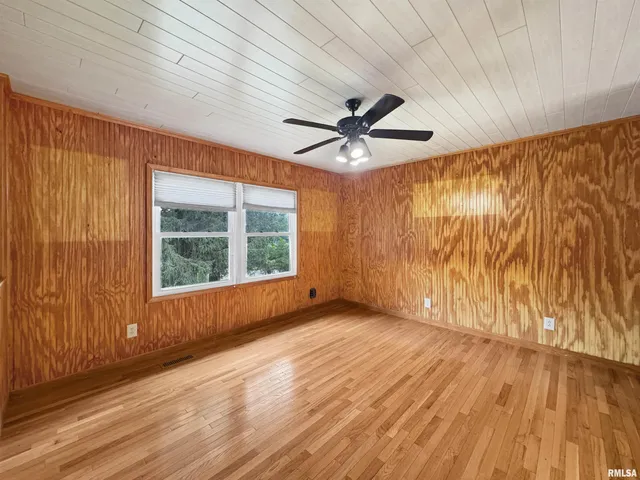 $349,900 | 18196-18200 River Road, Danvers, IL 61732