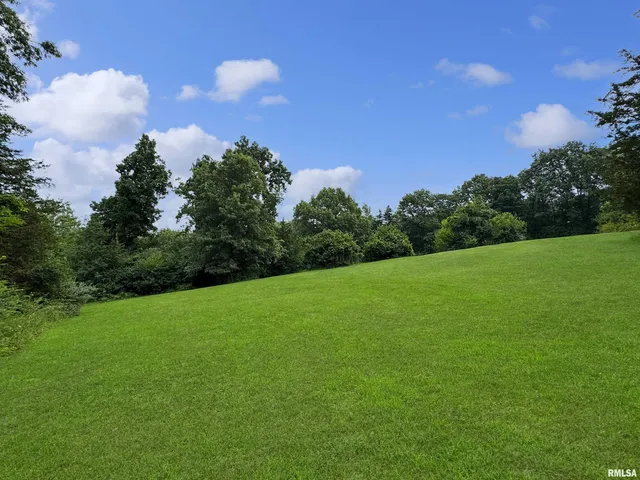 $349,900 | 18196-18200 River Road, Danvers, IL 61732