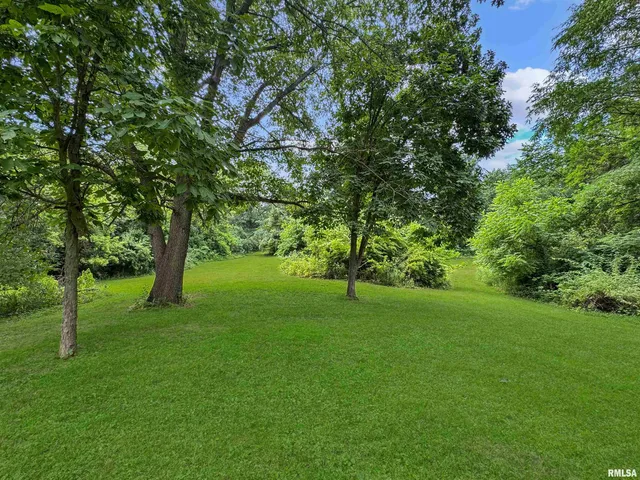 $349,900 | 18196-18200 River Road, Danvers, IL 61732