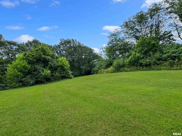 $349,900 | 18196-18200 River Road, Danvers, IL 61732