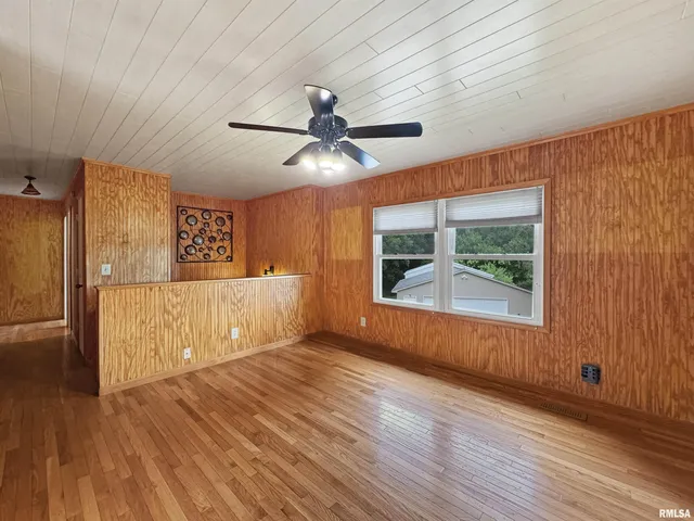 $349,900 | 18196-18200 River Road, Danvers, IL 61732