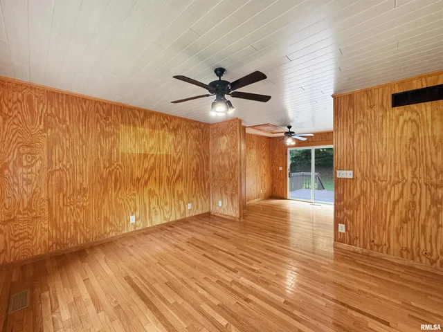 $349,900 | 18196-18200 River Road, Danvers, IL 61732