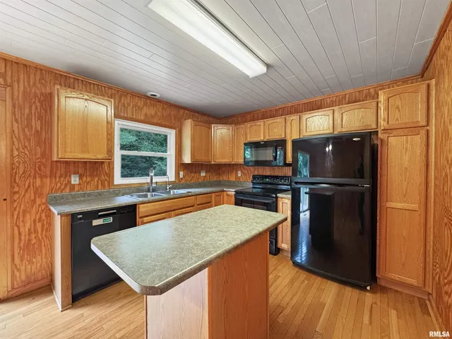 $349,900 | 18196-18200 River Road, Danvers, IL 61732