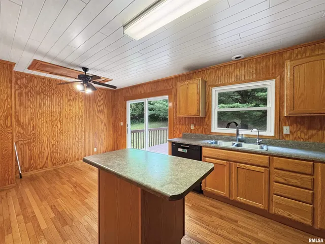 $349,900 | 18196-18200 River Road, Danvers, IL 61732