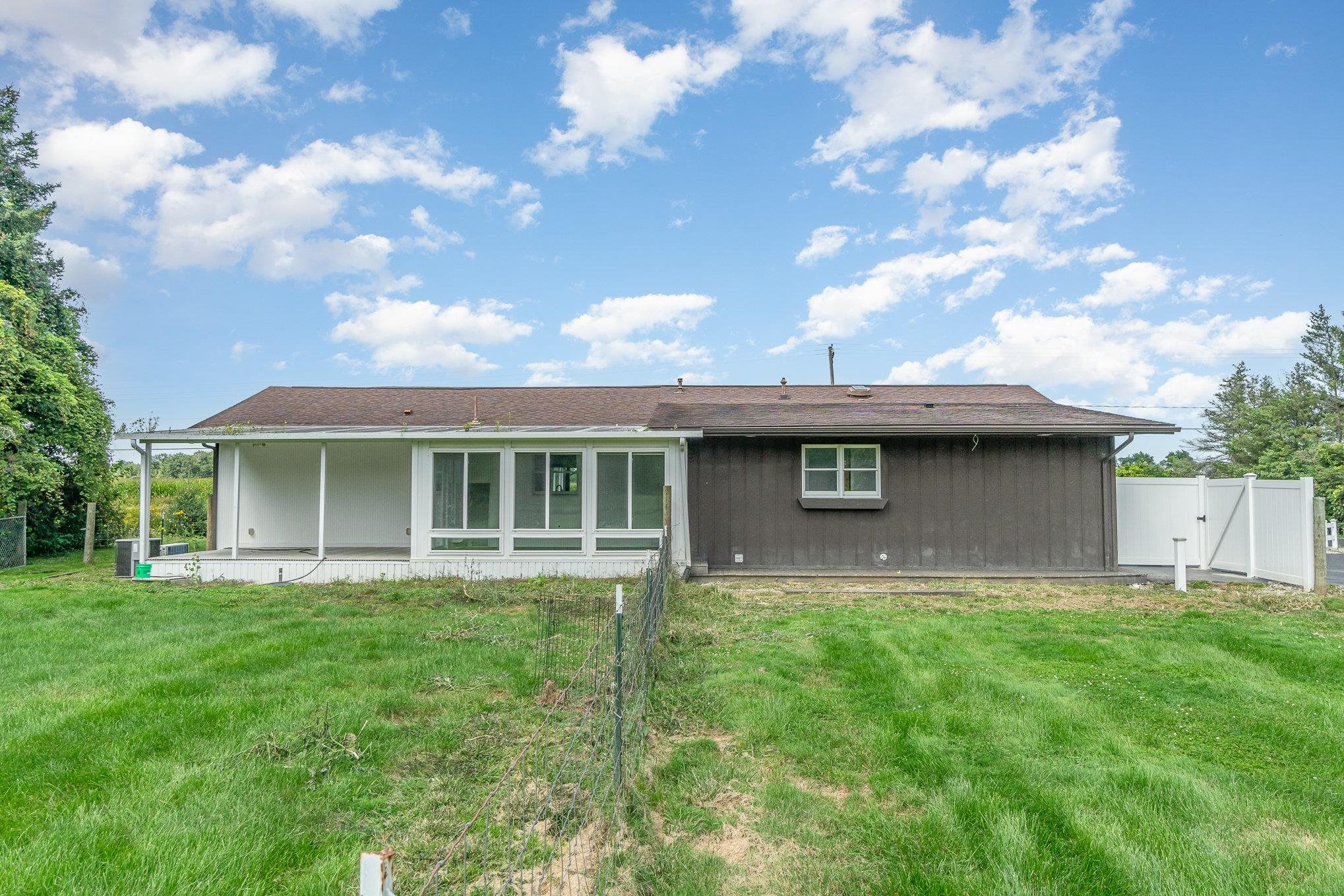 3014 Gabel Road Saginaw, MI 48601 - Photo 24 of 39 50153016-c6ab04a3-f055-486b-b9d2-f92ff5ae218f.JPG