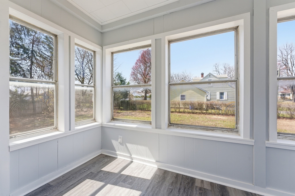 21 Wrona Street Springfield, MA 01151 - Photo 4 of 36