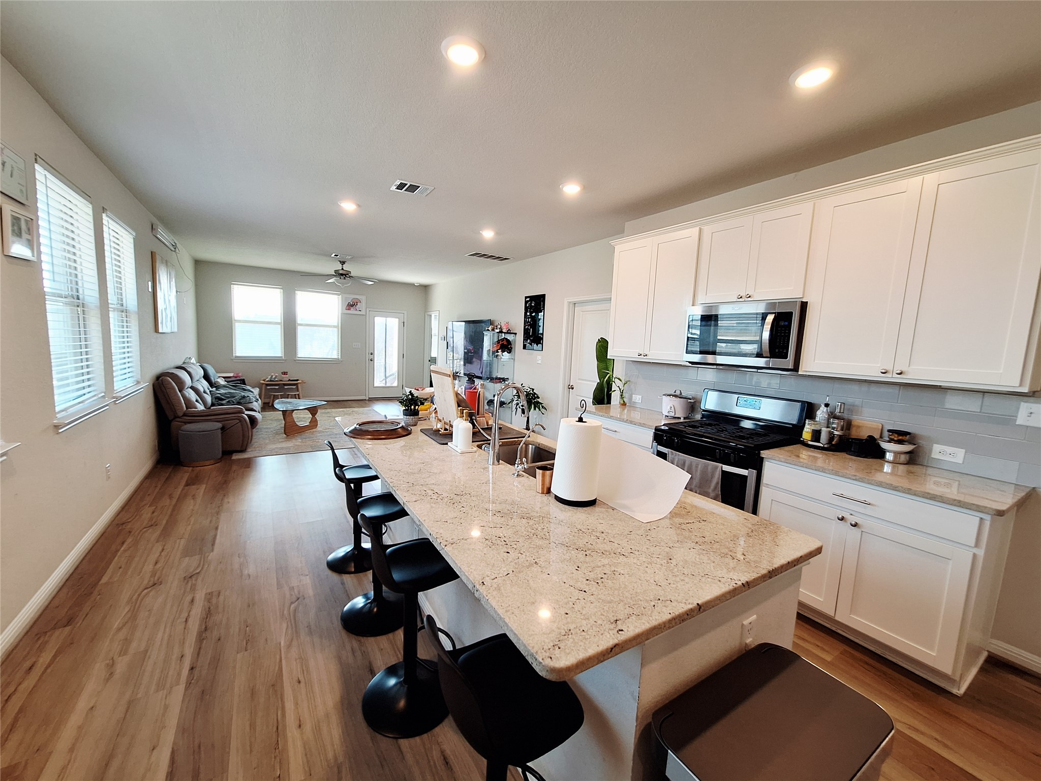 417 Dipprey Lane Georgetown, TX 78628 - Photo 3 of 25