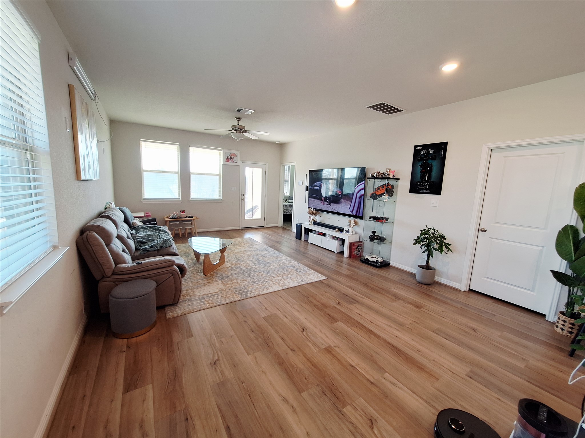 417 Dipprey Lane Georgetown, TX 78628 - Photo 4 of 25