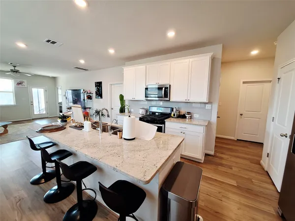 $1,975 | 417 Dipprey Lane, Georgetown, TX 78628