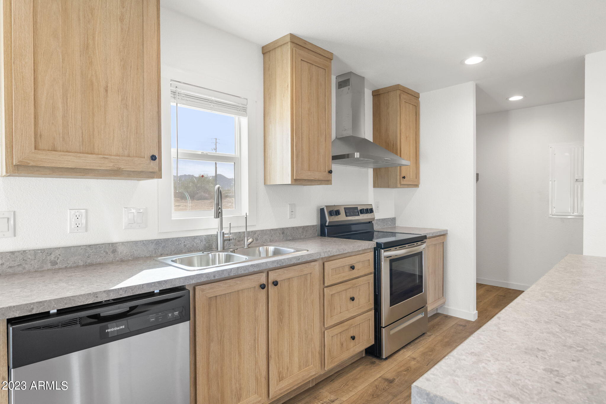 9-web-or-mls-53019-w-century-rd