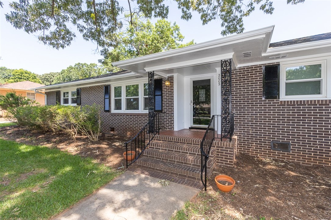 2005 Sheldon Drive Anderson, SC 29621 - Photo 2 of 42