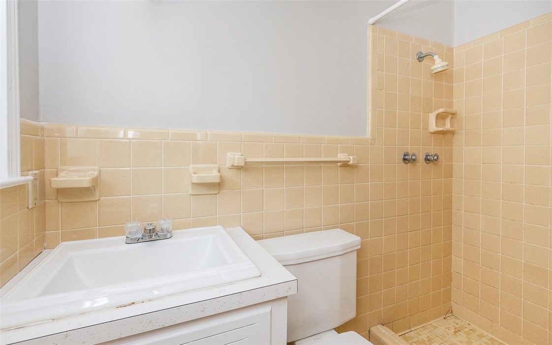 2005 Sheldon Drive Anderson, SC 29621 - Photo 35 of 42 Master Bath