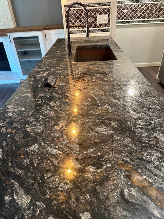 232 Samuel Boulevard, Unit 2 Coppell, TX 75019 - Photo 9 of 19 a living room with a couch