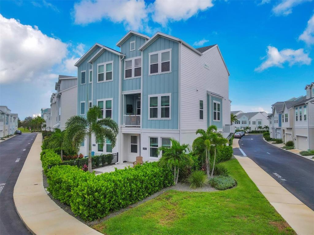 2353 Lindstrom Street Sarasota, FL 34237 - Photo 2 of 44