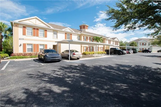 $1,700 | 4219 Liron Avenue, Unit 203, Fort Myers, FL 33916