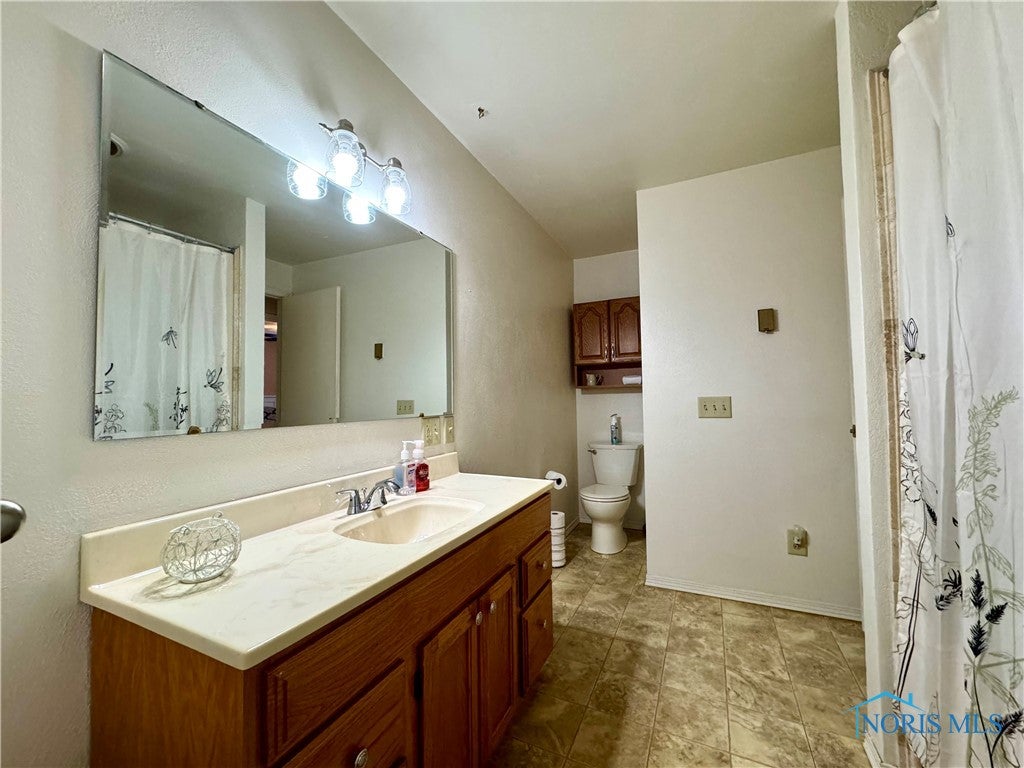 15043 Sponseller Road Defiance, OH 43512 - Photo 16 of 29 Main Bathroom