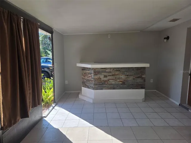 a view of entryway with window