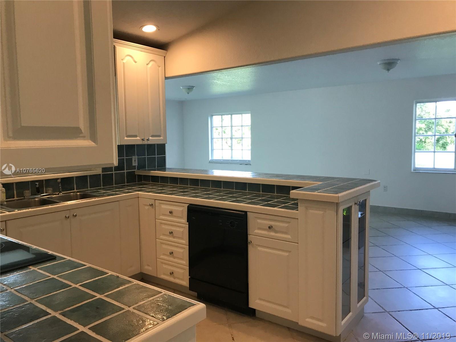 22171 Southwest 274th Street Homestead, FL 33031 - Photo 5 of 10