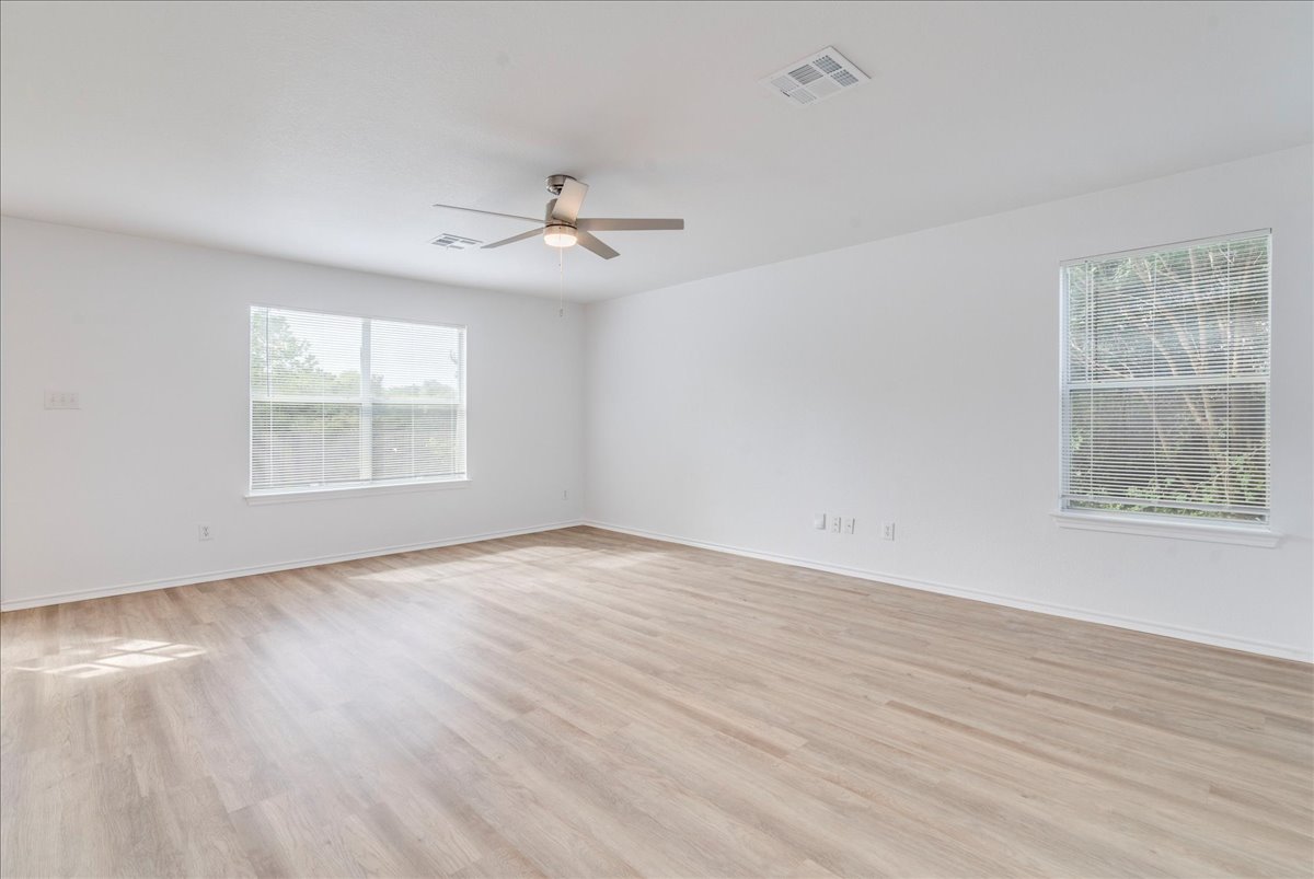 618 Lavaca Loop Elgin, TX 78621 - Photo 6 of 30