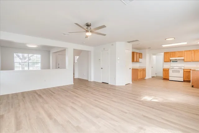 $289,900 | 618 Lavaca Loop, Elgin, TX 78621