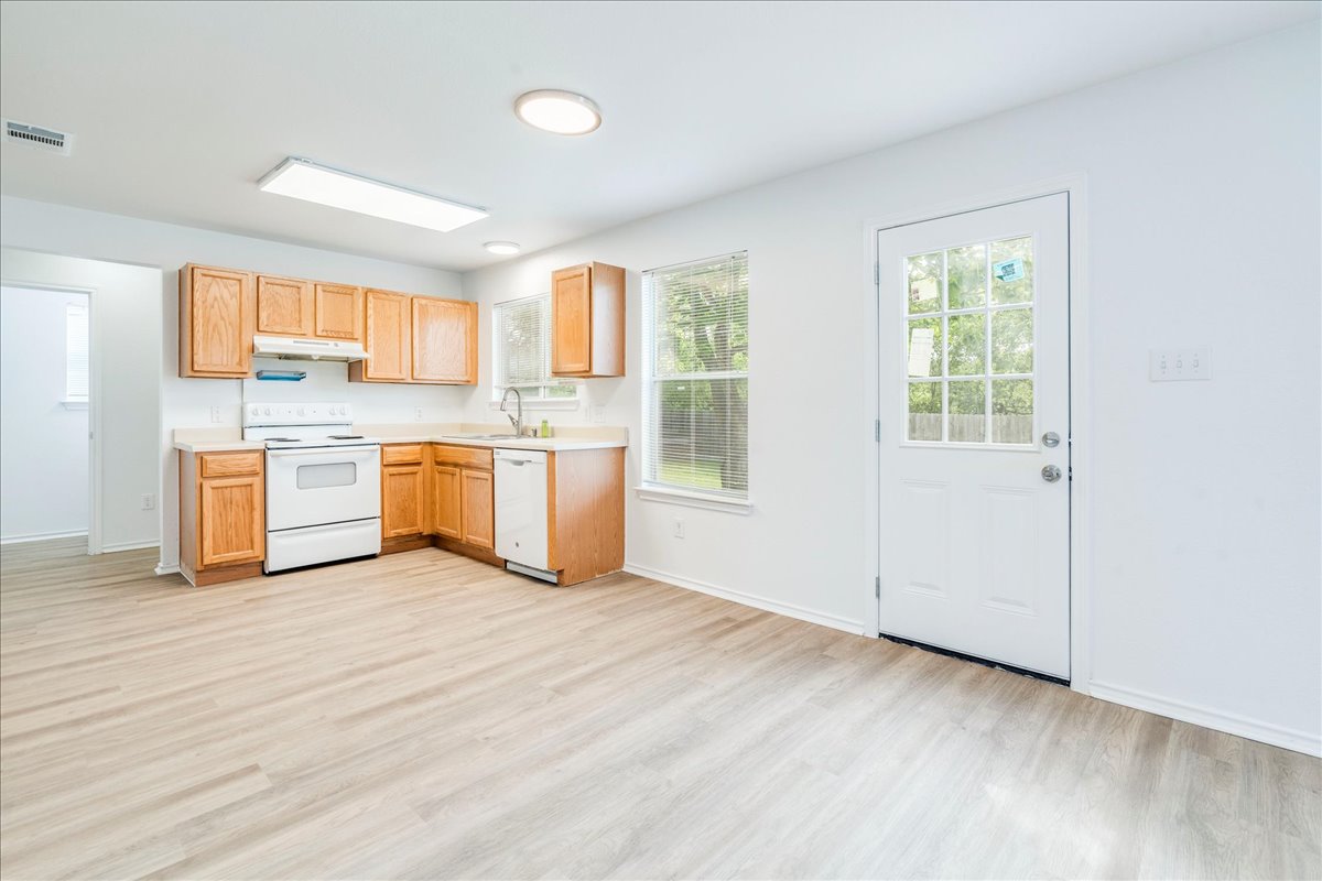 618 Lavaca Loop Elgin, TX 78621 - Photo 9 of 30