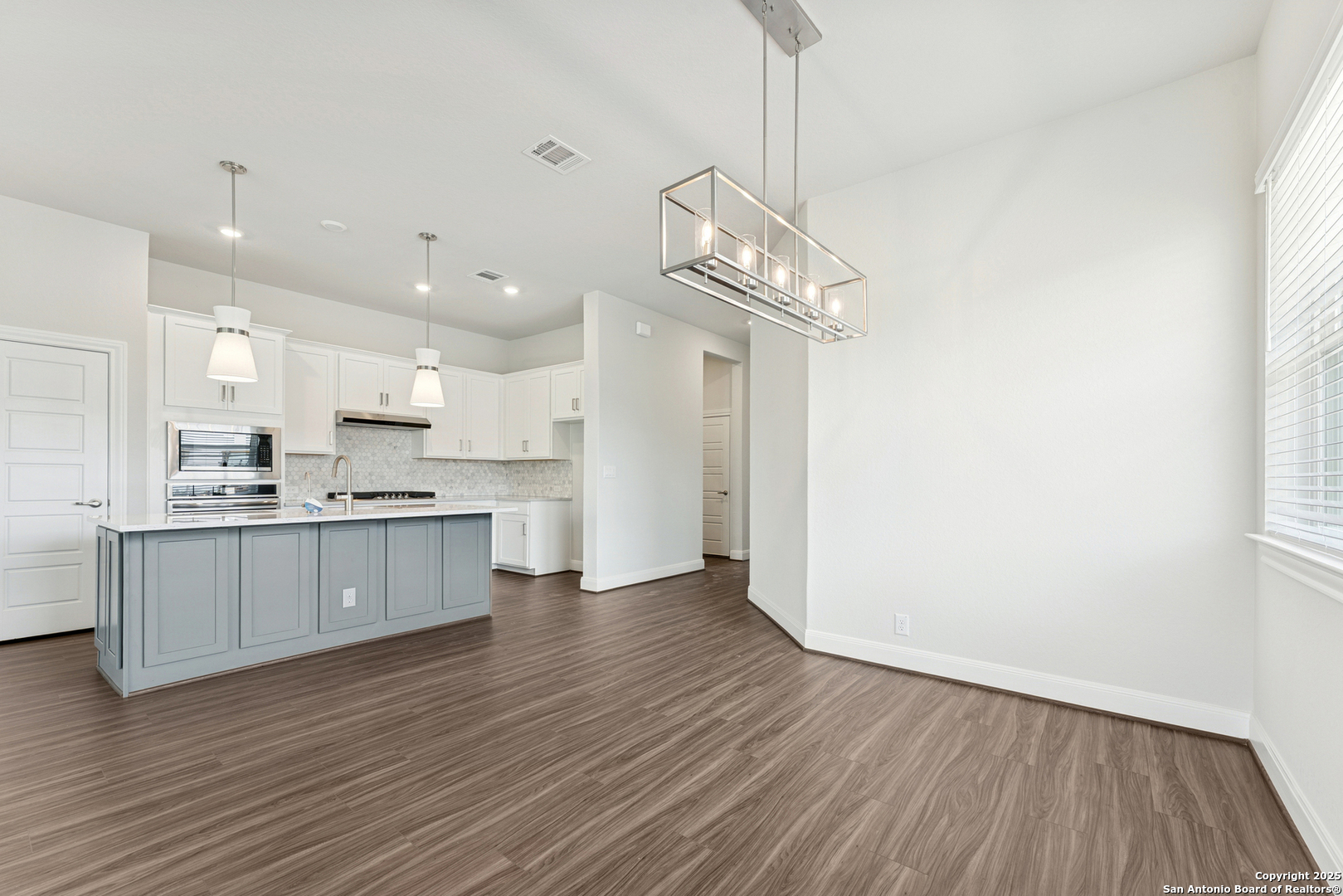 8219 Wellstone Schertz, TX 78154 - Photo 11 of 42