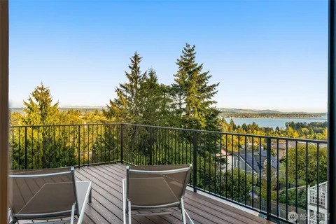 a view of a roof deck with wooden floor and fence