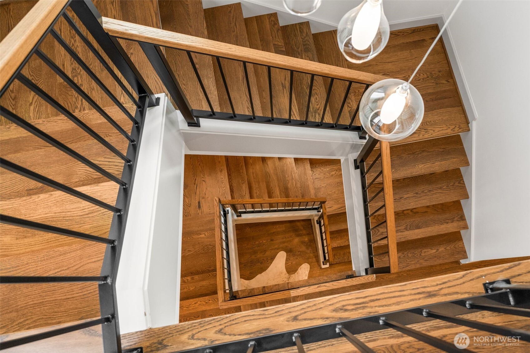 6032 50th Avenue Northeast Seattle, WA 98115 - Photo 29 of 40 a view of stairs