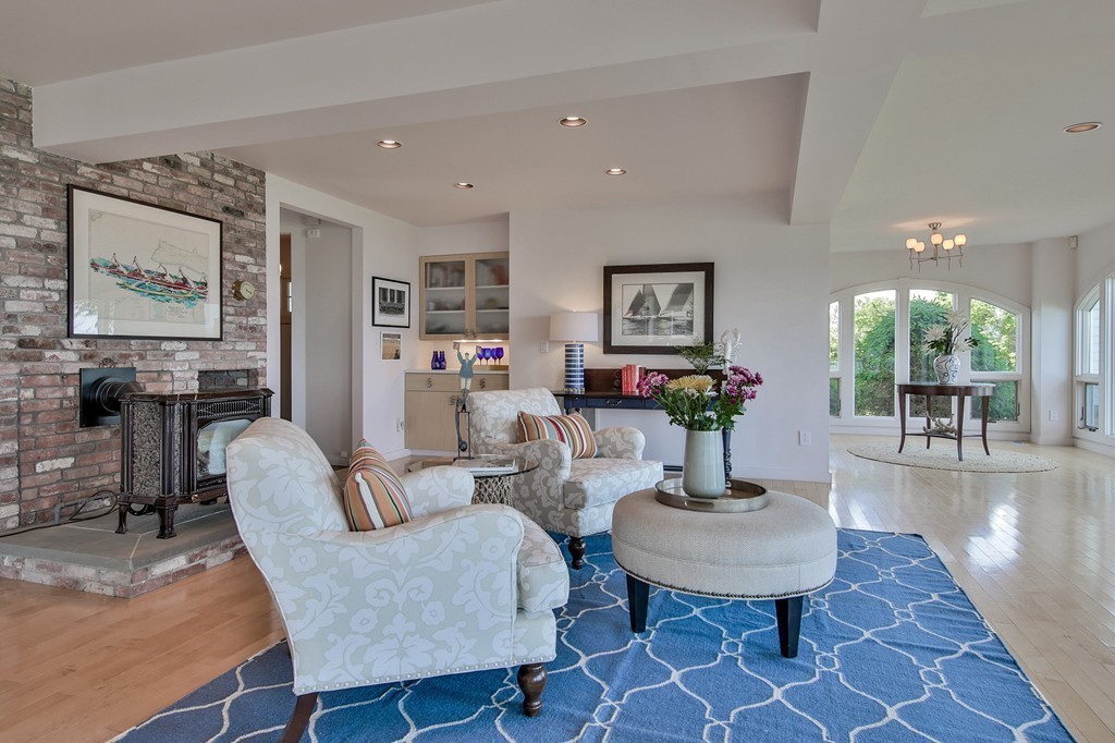 139-138 Atlantic Road Gloucester, MA 01930 - Photo 14 of 28 a living room with furniture and a table