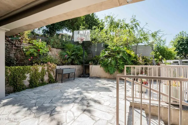 $5,250 | 116 South Glenroy Avenue, Los Angeles, CA 90049