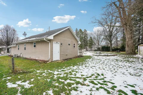 $250,000 | W1019 Narcissus Road, Bloomfield, WI 53128