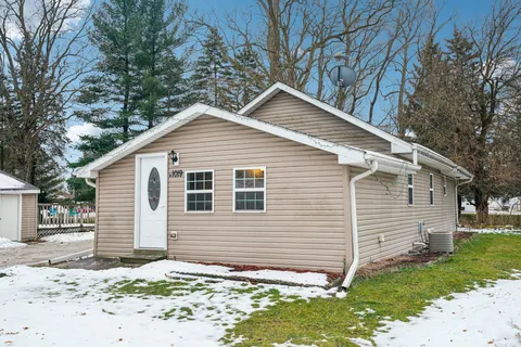 $250,000 | W1019 Narcissus Road, Bloomfield, WI 53128